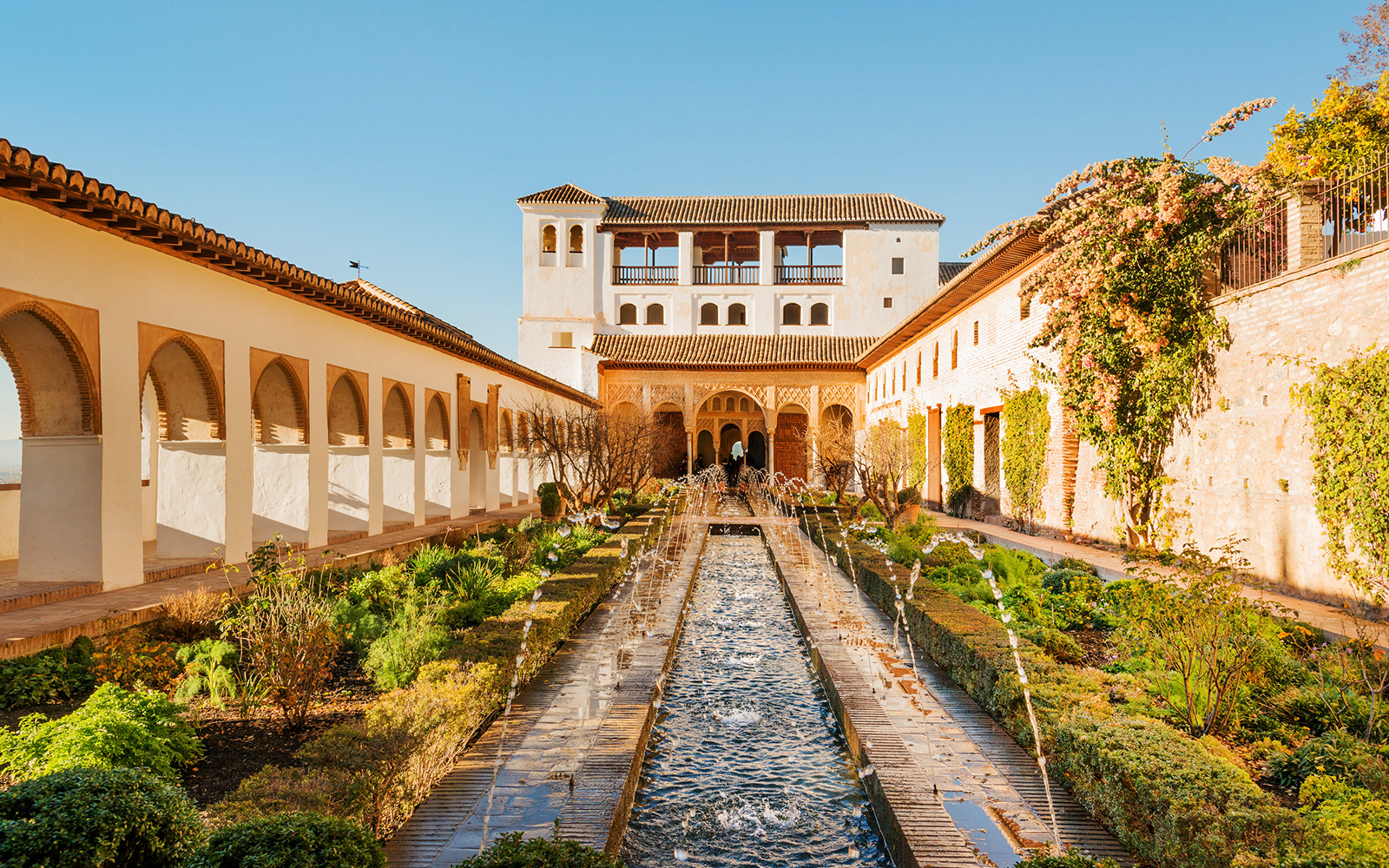 Alhambra - Top địa điểm du lịch Tây Ban Nha đẹp 01