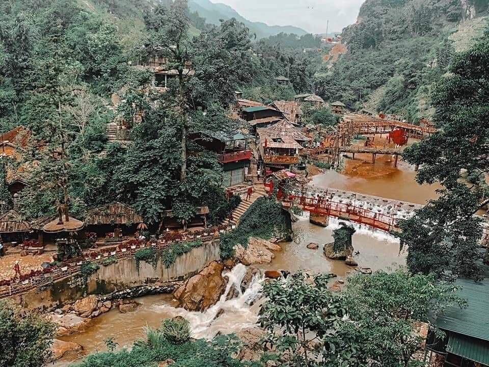 Cat Cat Riverside Café 01