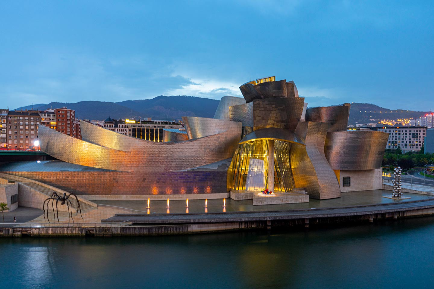 Bảo tàng Guggenheim Bilbao - Top địa điểm du lịch Tây Ban Nha đẹp