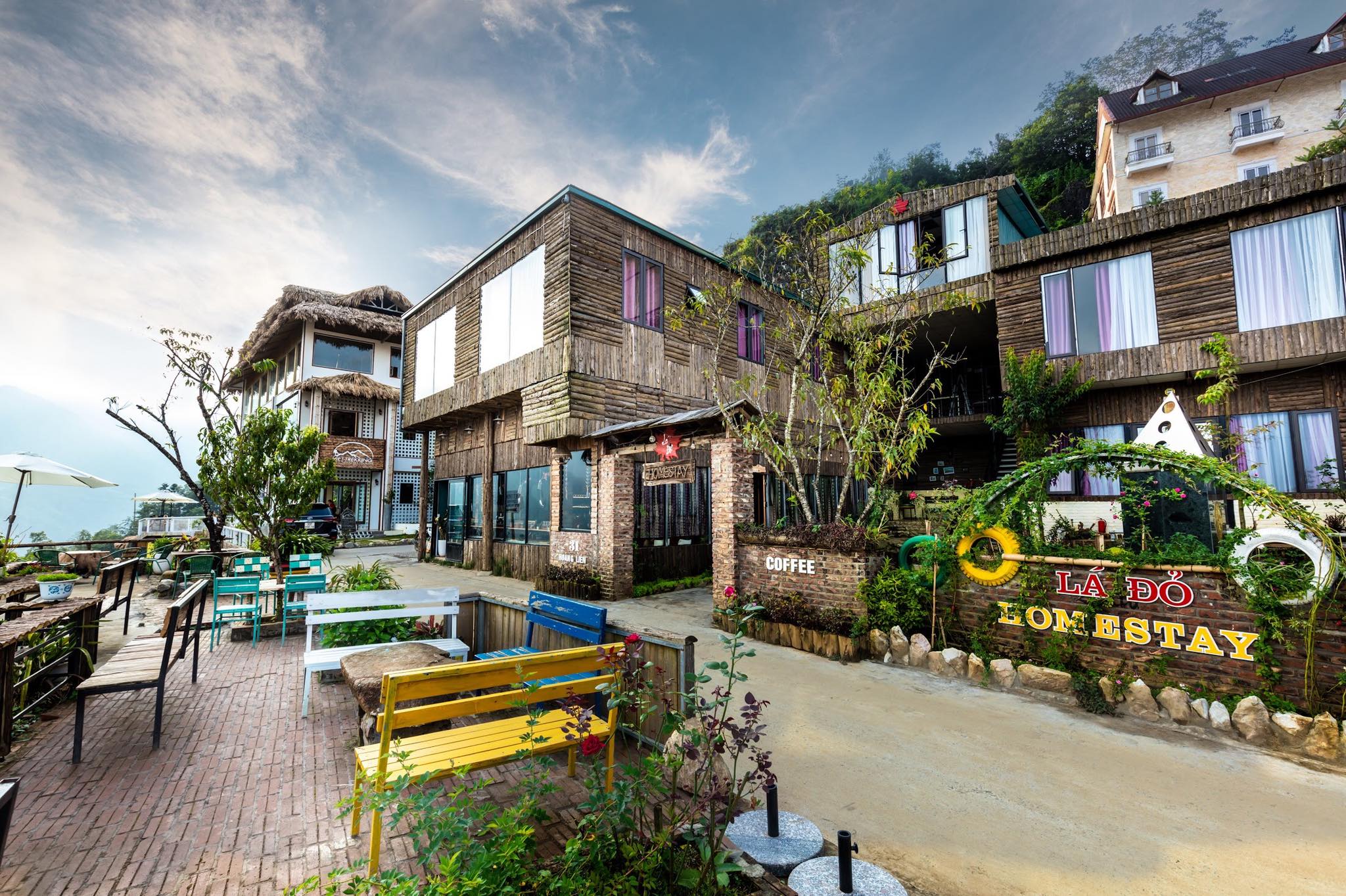 Lá Đỏ Homestay & Cofee 01