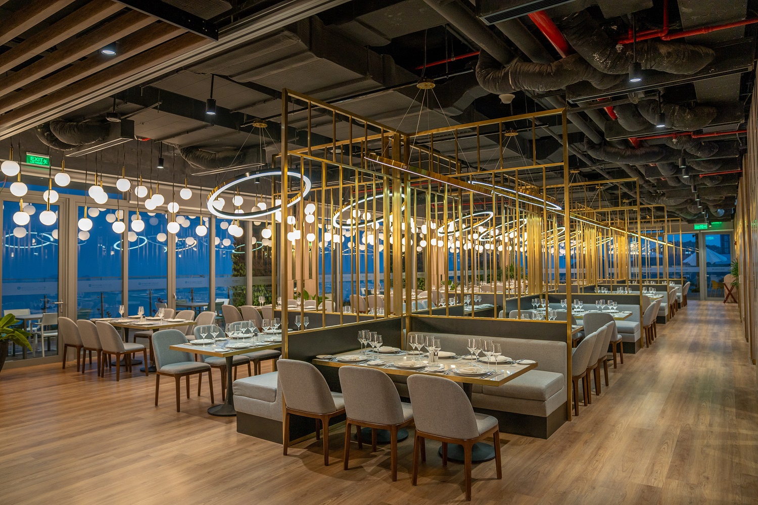 Nhà hàng trong Flamingo Cát Bà 02