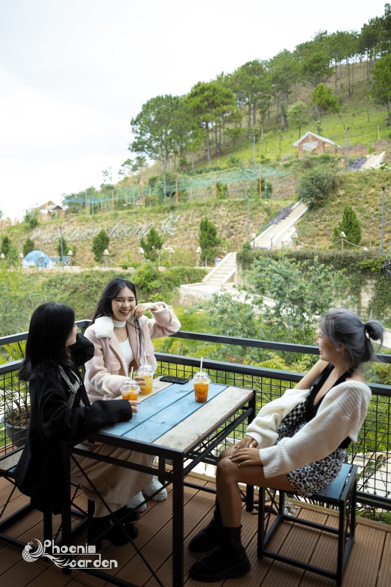 Phoenix Garden cafe da lat