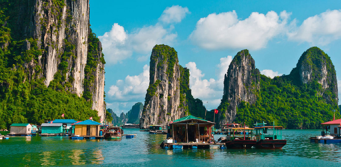 Làng chài Cửa Vạn