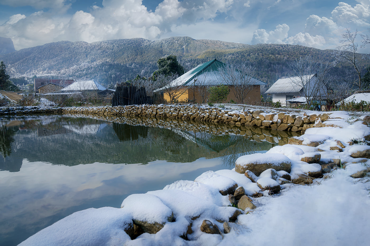 Y Tý mùa tuyết rơi Y Tý mùa tuyết rơi