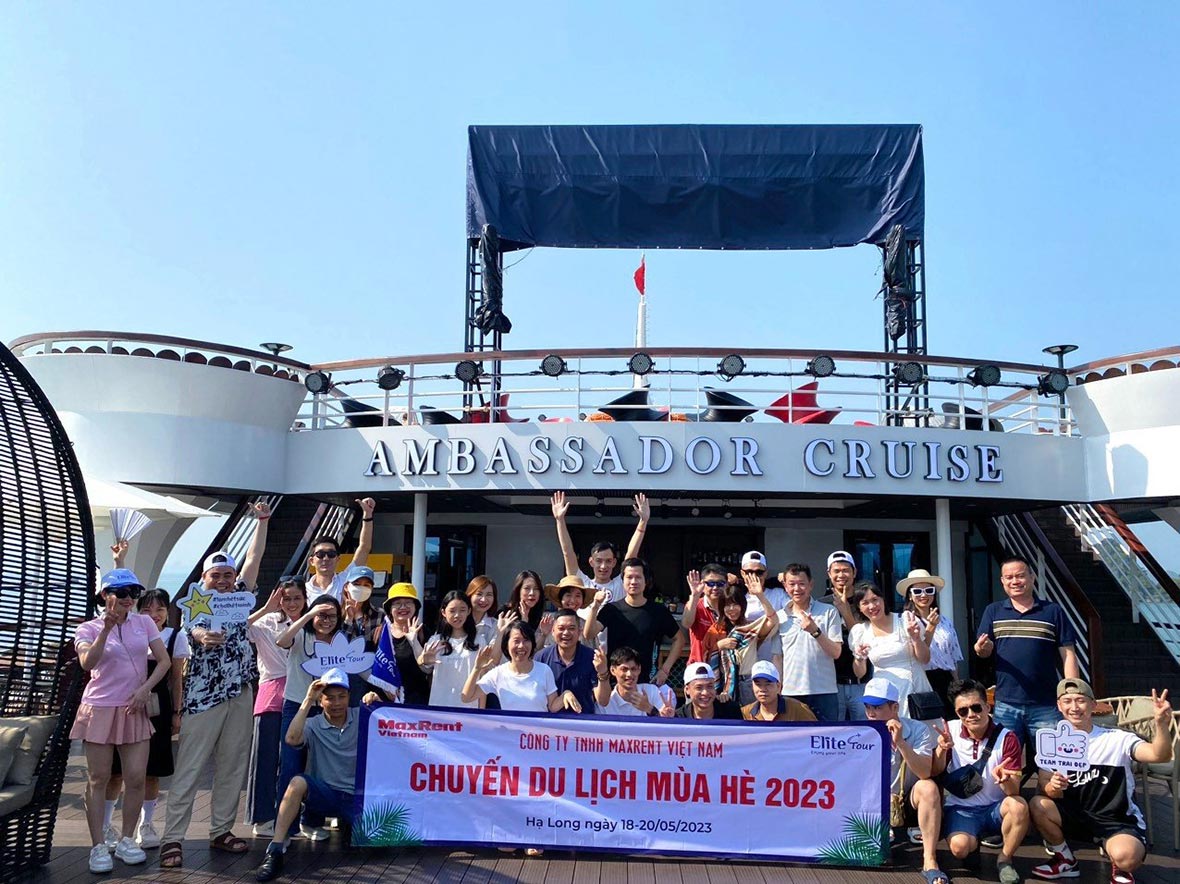 Đoàn khách du thuyền Ambassador Cruise Đoàn khách du thuyền Ambassador Cruise
