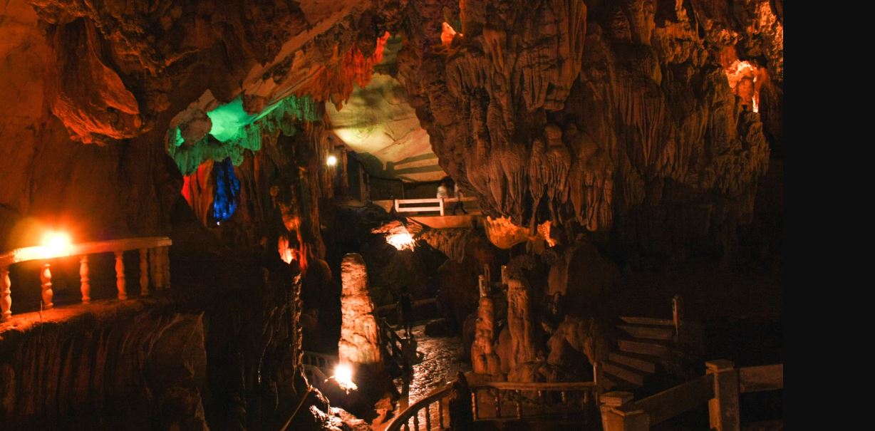 Hang Tham Chang, Lào