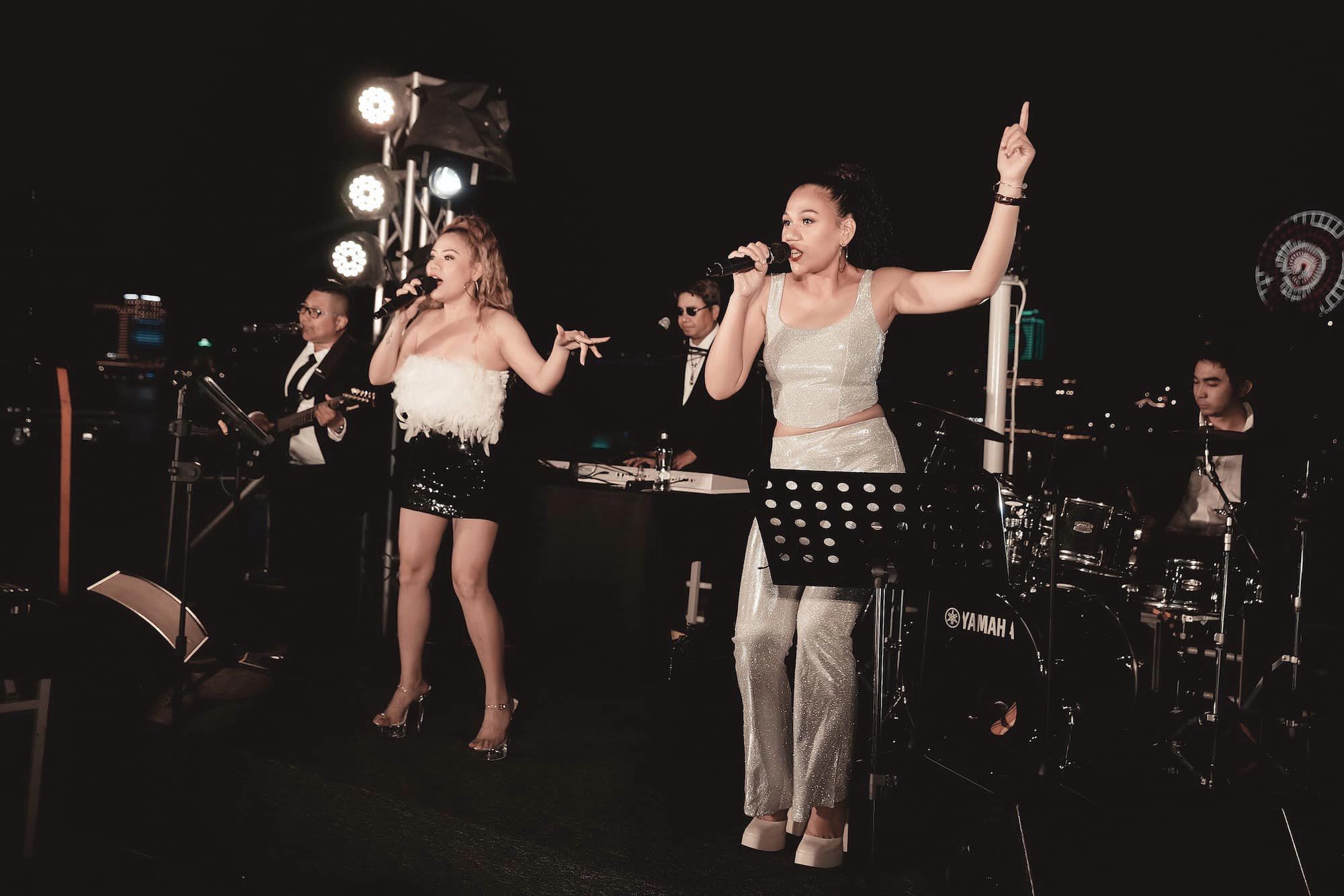 Ambassador Wine and Dine Sunset Cruise có gì? 03