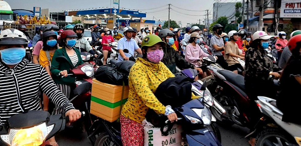 người dân đổ xô về quê khi Sài Gòn bùng dịch người dân đổ xô về quê khi Sài Gòn bùng dịch