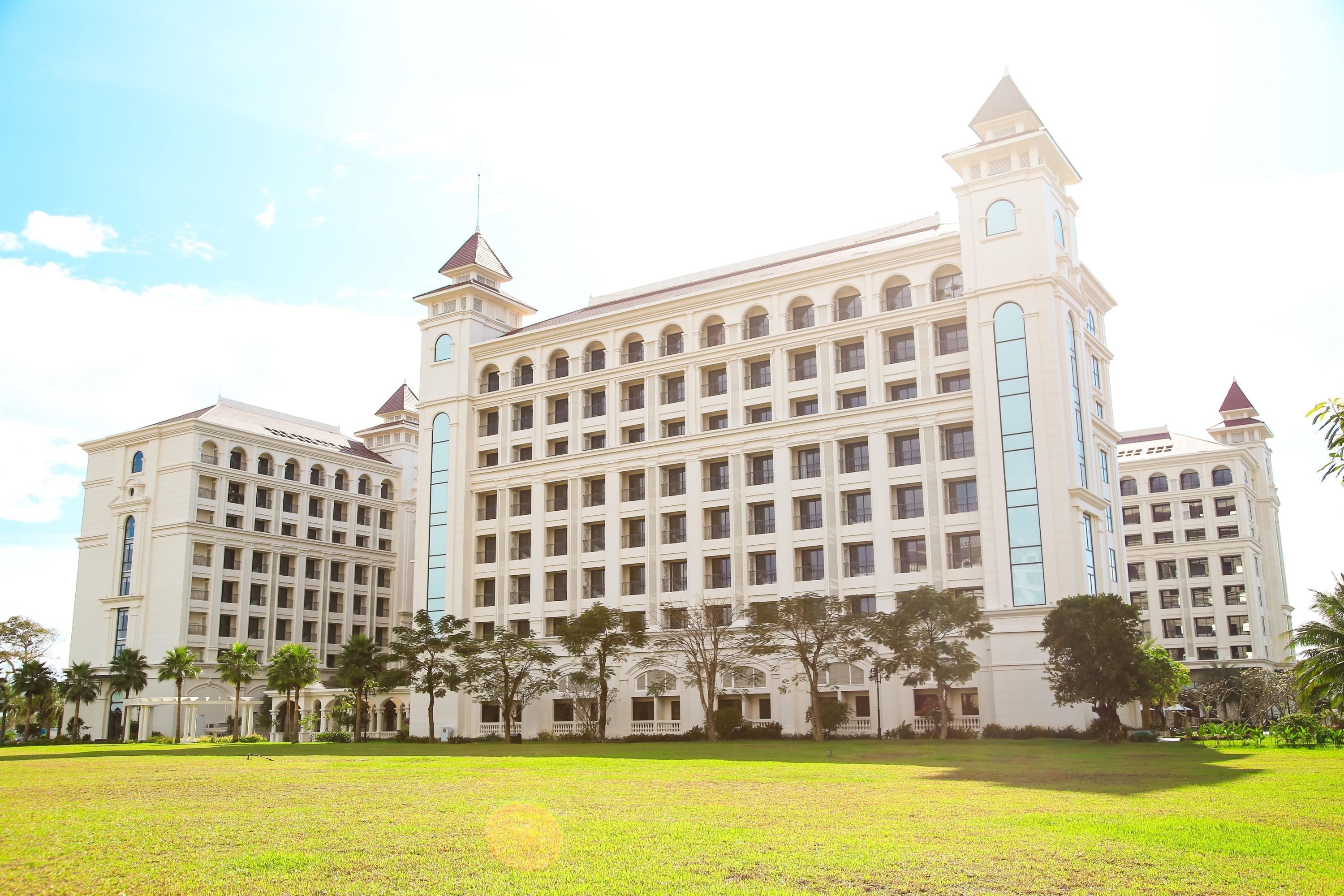 /lua-chon-khach-san-khu-nghi-duong/holidays-infinity-phu-quoc