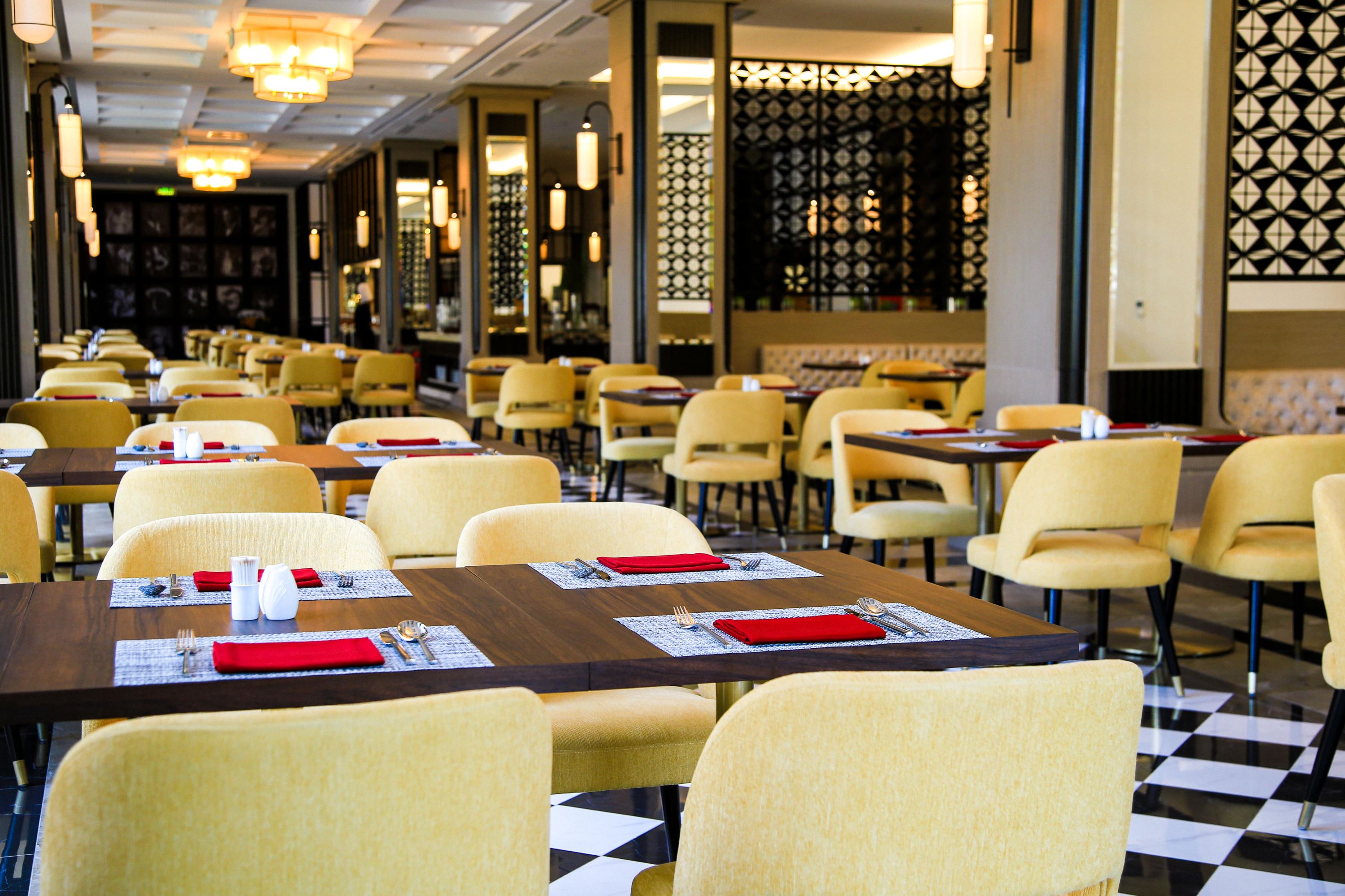 Nhà hàng trong khách sạn Holidays Infinity Phú Quốc 01