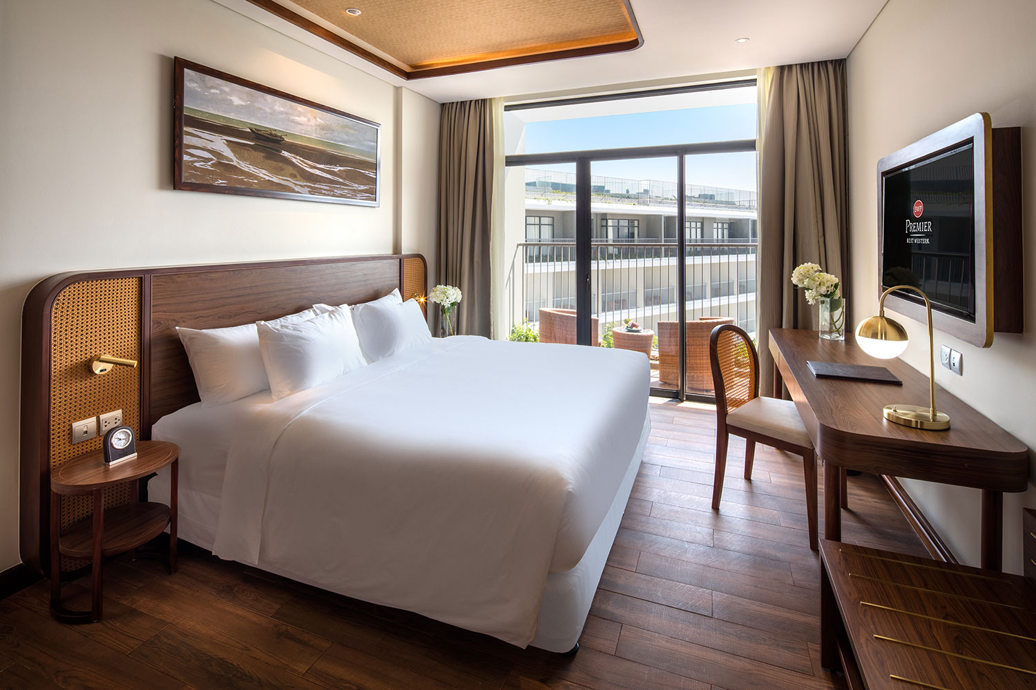 /files/images/Khachsanbestwesternsonaseaphuquoc/Grande-Suite---King-bedroom-(2).jpg