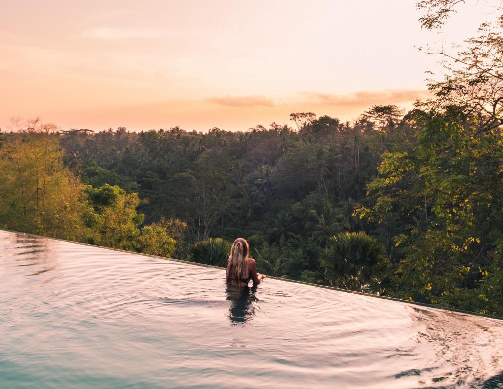 nhung-resort-bali-so-huu-be-boi-vo-cuc-sieu-sang-xin