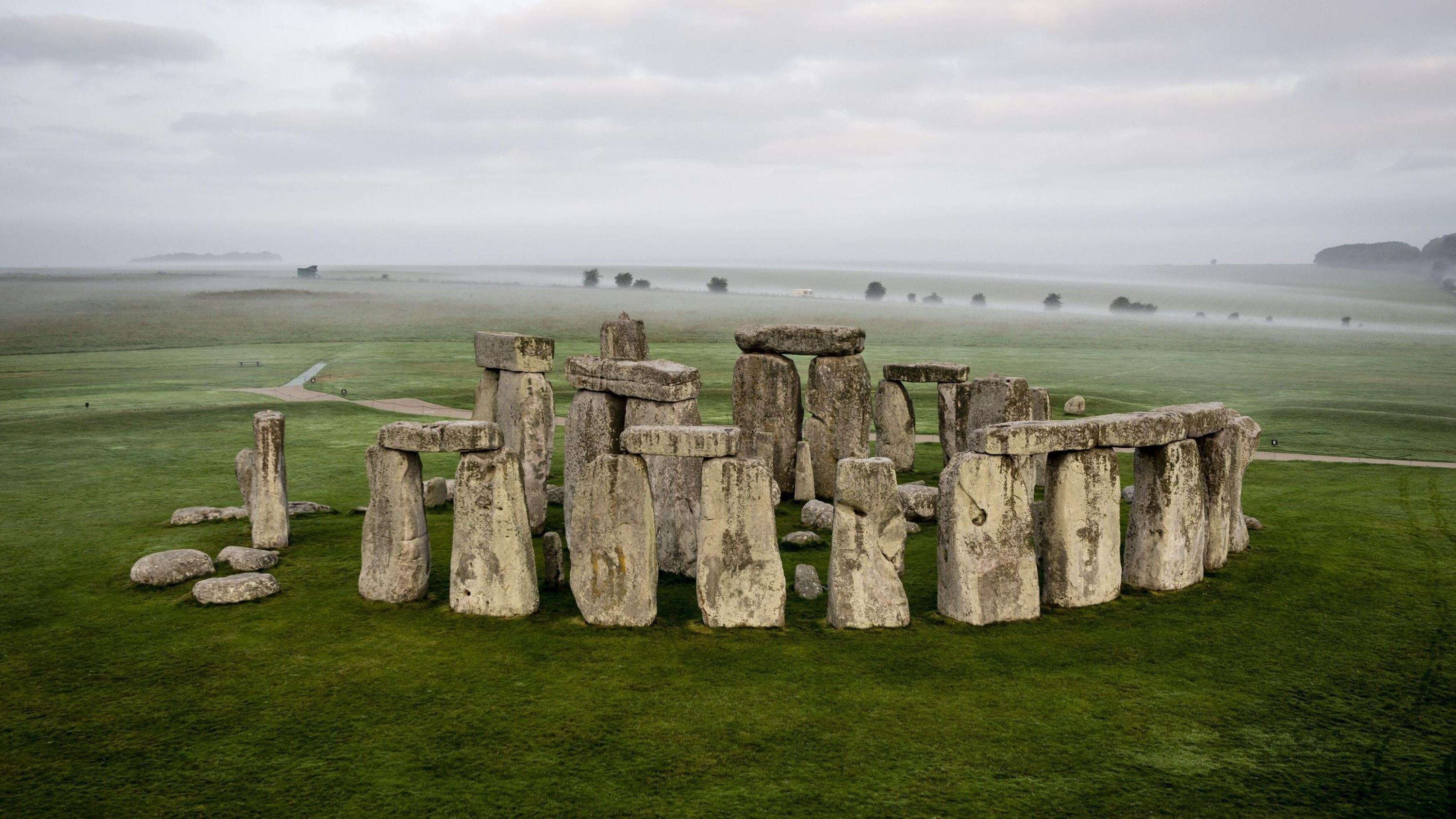 Stonehenge, Wiltshire - Địa điểm nổi tiếng ở Anh