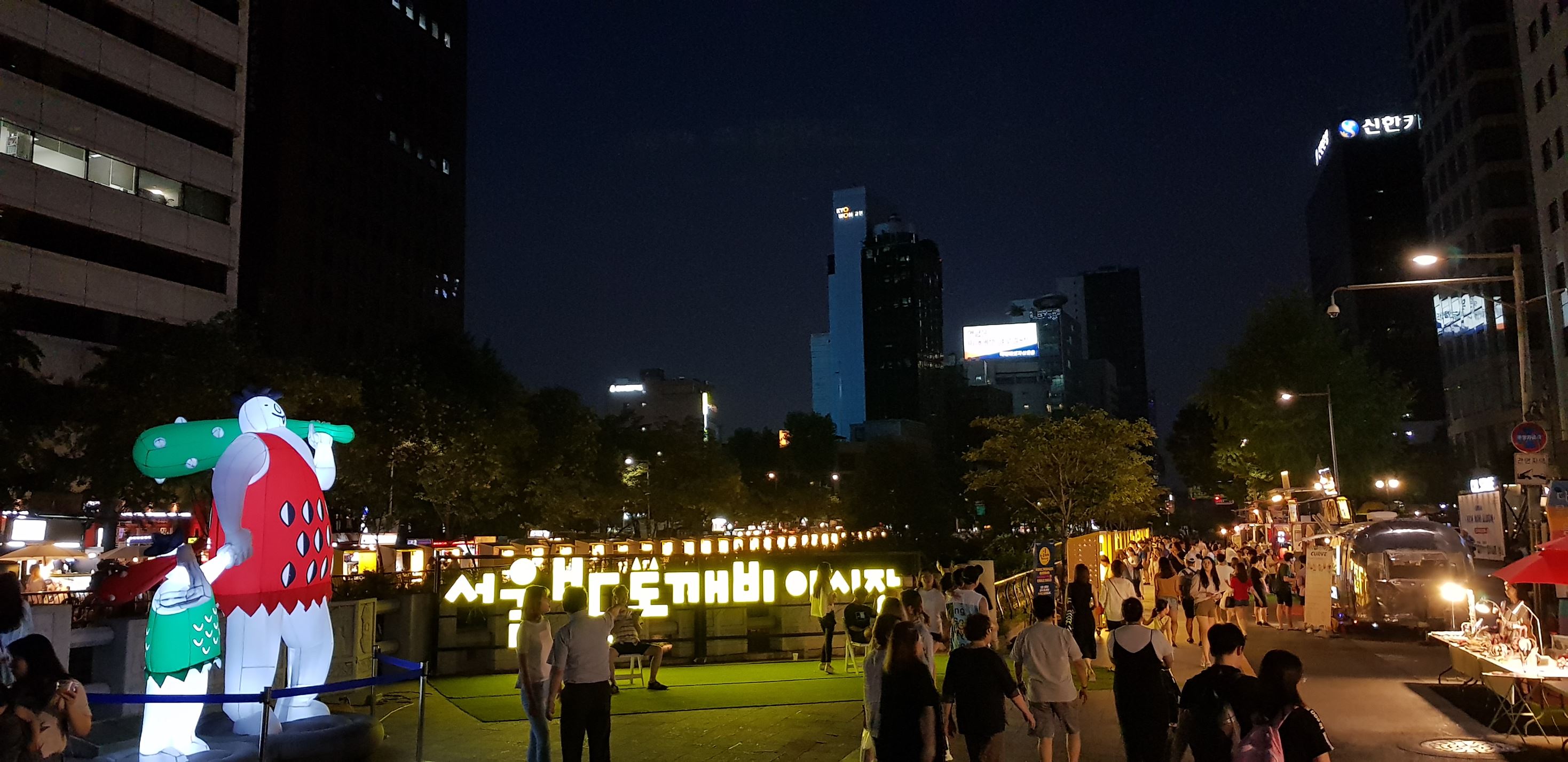 Chợ đêm suối Cheonggyecheon, Seoul, Hàn Quốc