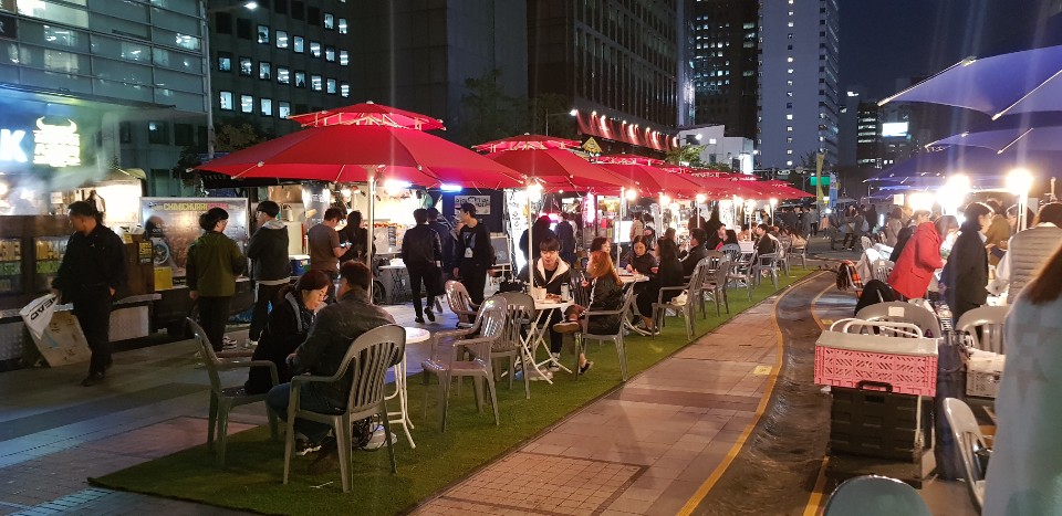 Chợ đêm suối Cheonggyecheon, Seoul, Hàn Quốc 01