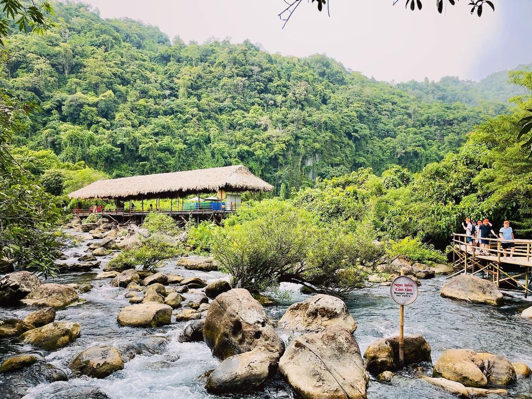 Suối nước Moọc, Quảng Bình Suối nước Moọc, Quảng Bình
