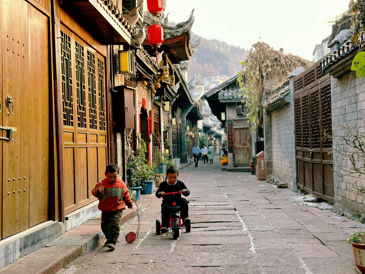 Cuộc sống ở Phượng Hoàng Cổ Trấn Cuộc sống ở Phượng Hoàng Cổ Trấn