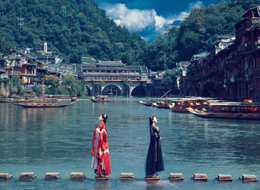 Du lịch Phượng Hoàng Cổ Trấn