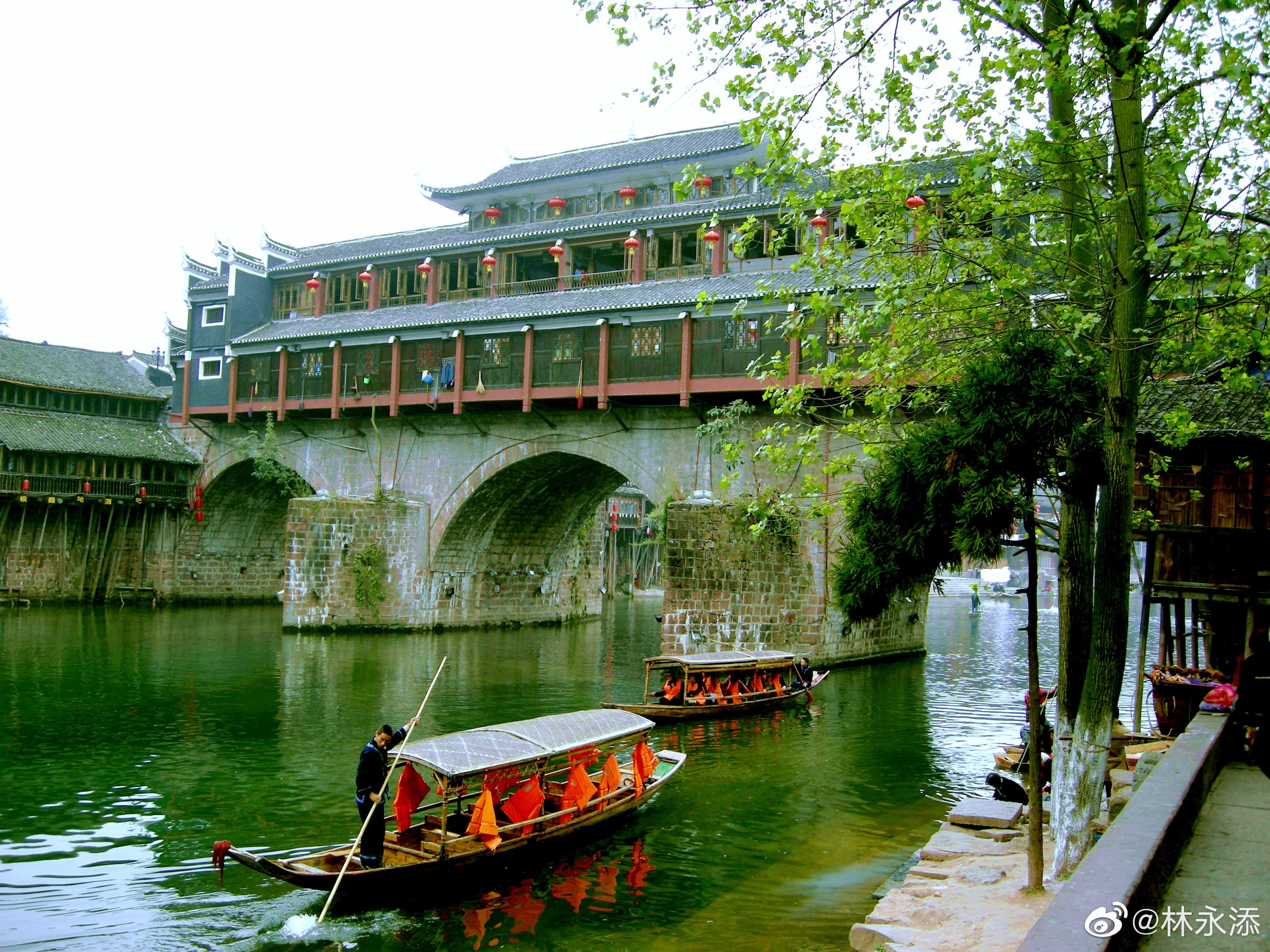 Tour du lịch Trương Gia Giới - Phượng Hoàng Cổ Trấn Tour du lịch Trương Gia Giới - Phượng Hoàng Cổ Trấn