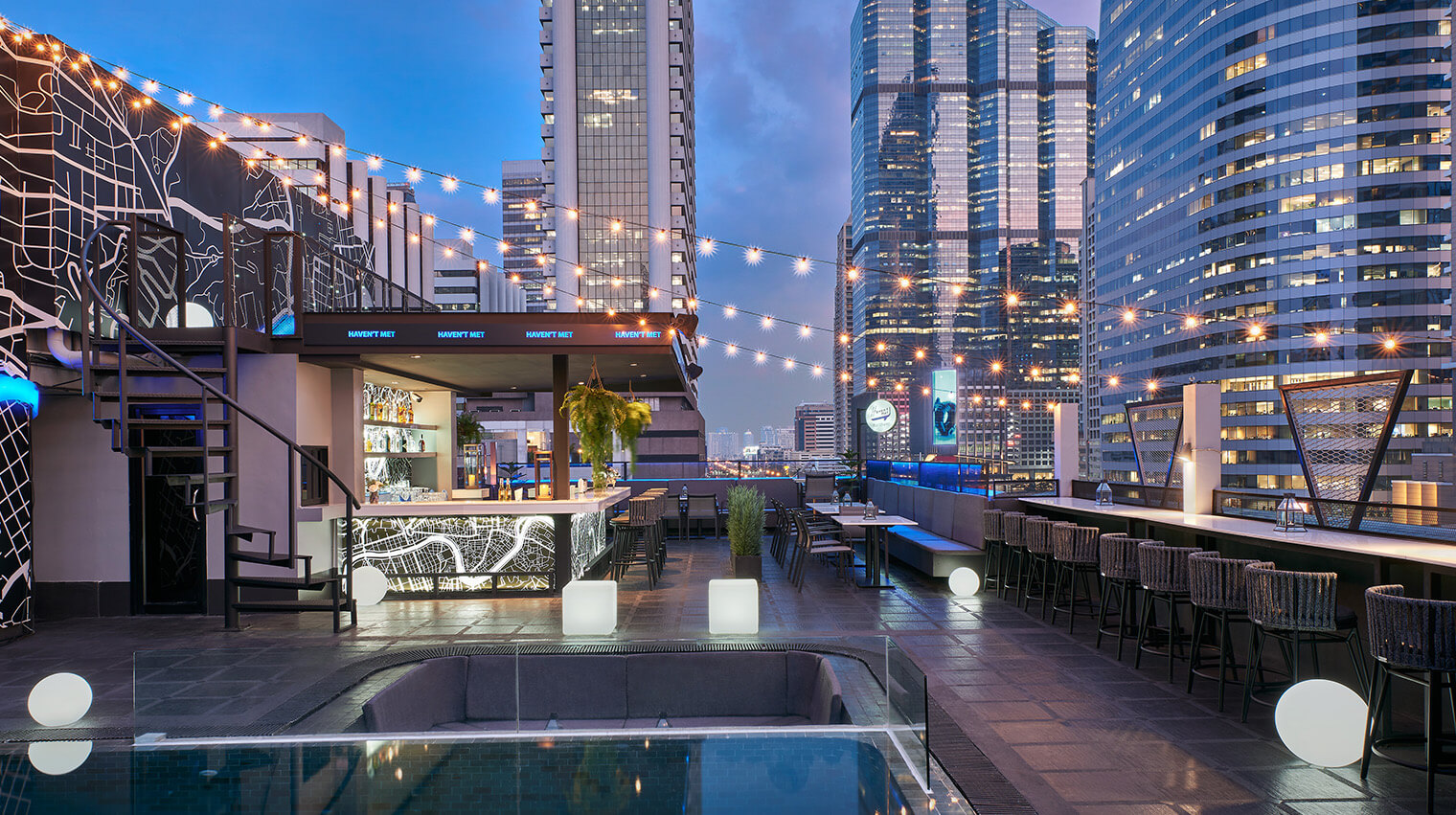 top-10-khach-san-bangkok-dep-gia-tot-gan-tram-bts-skytrain-nhat