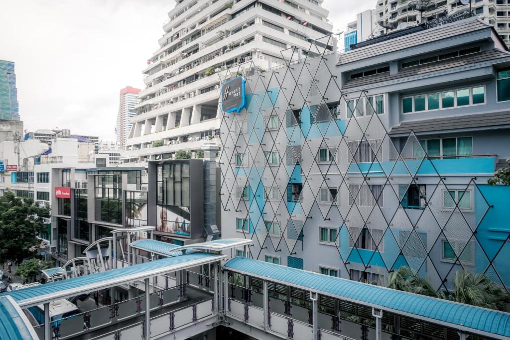 Haven't Met Bangkok Silom - khách sạn Bangkok gần BTS