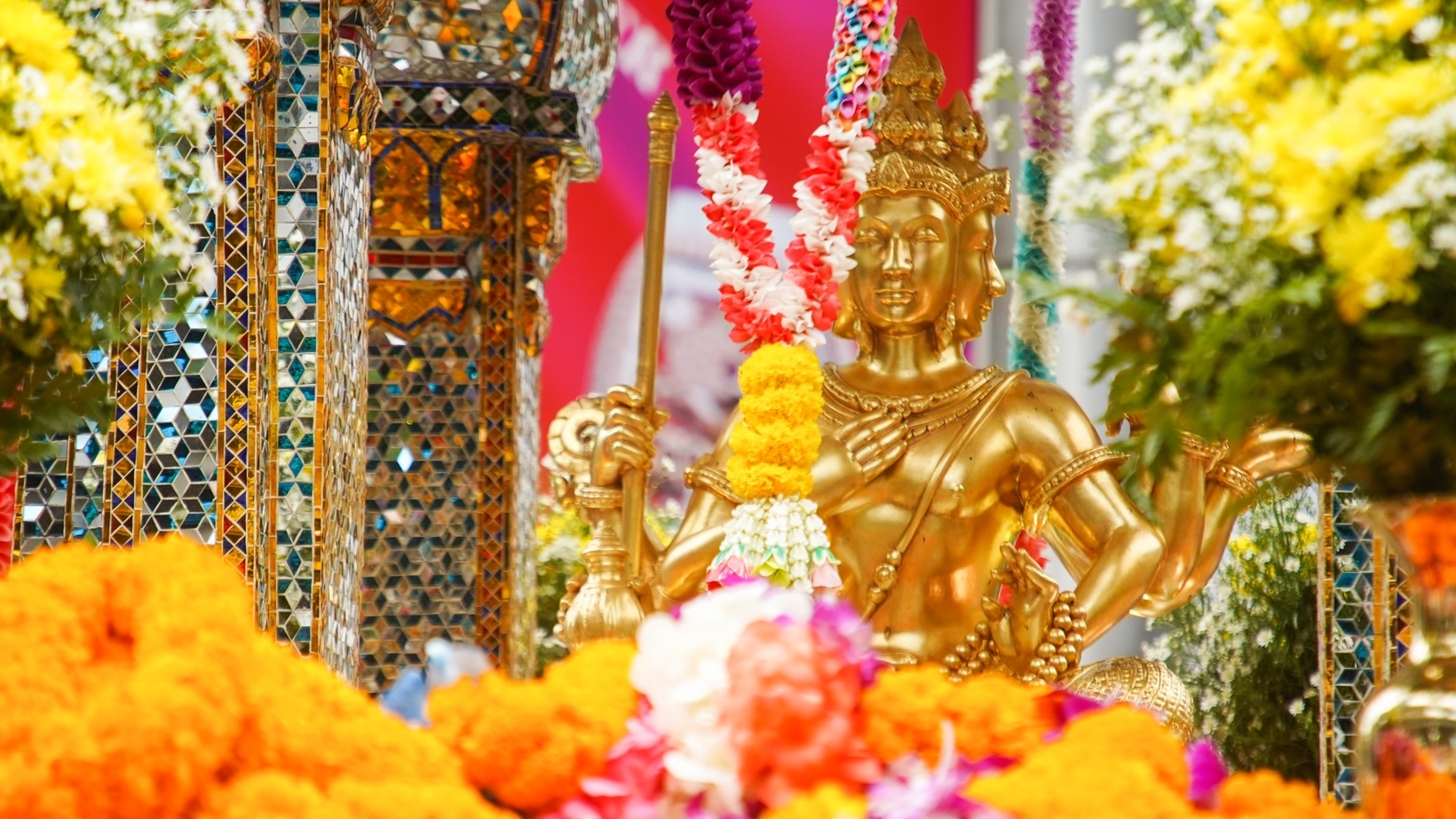 Đền Erawan - Địa điểm du lịch nổi tiếng trong tour Bangkok Pattaya 01