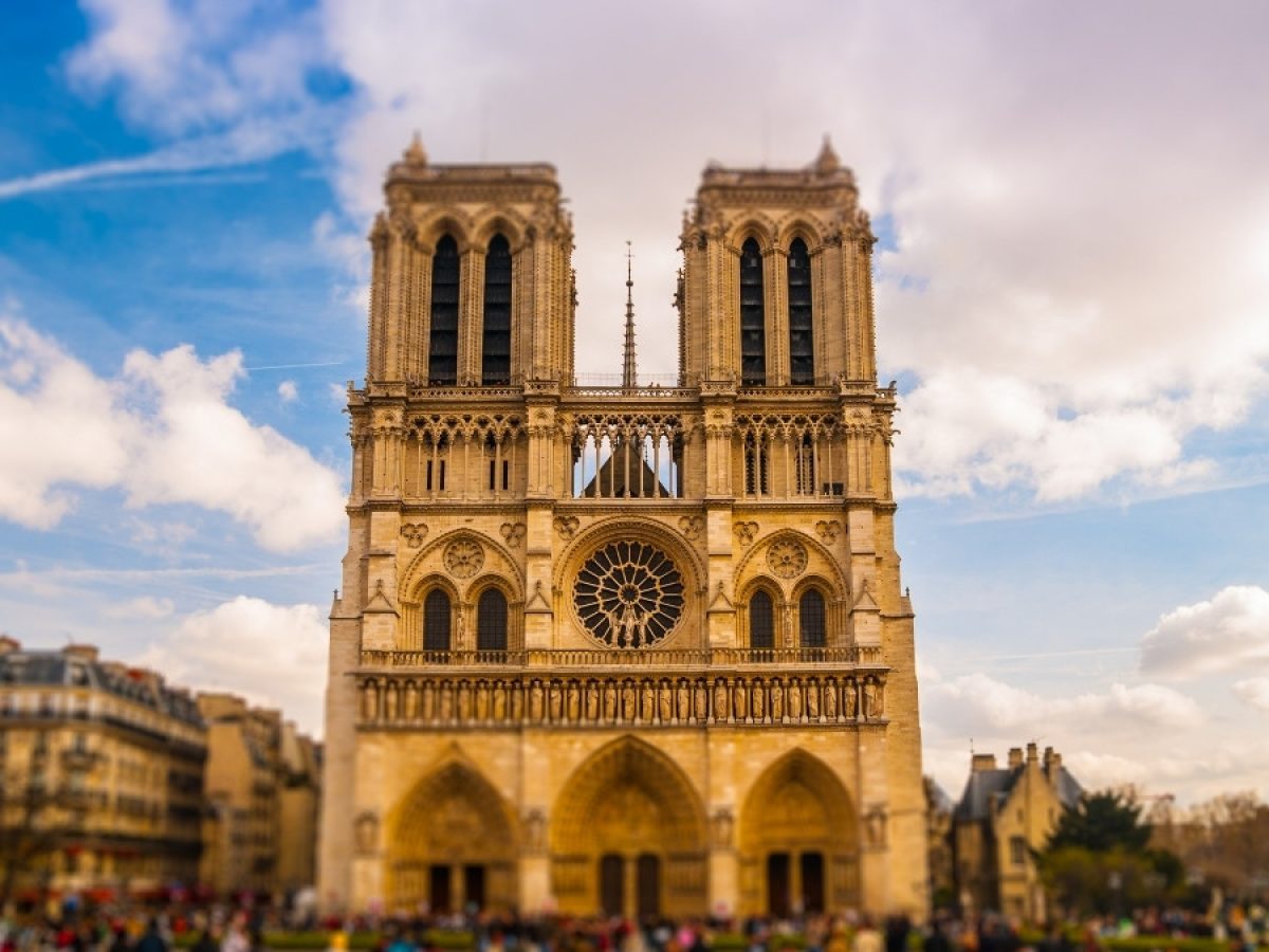 Nhà thờ Đức Bà Paris - Địa điểm du lịch nổi tiếng Pháp 01