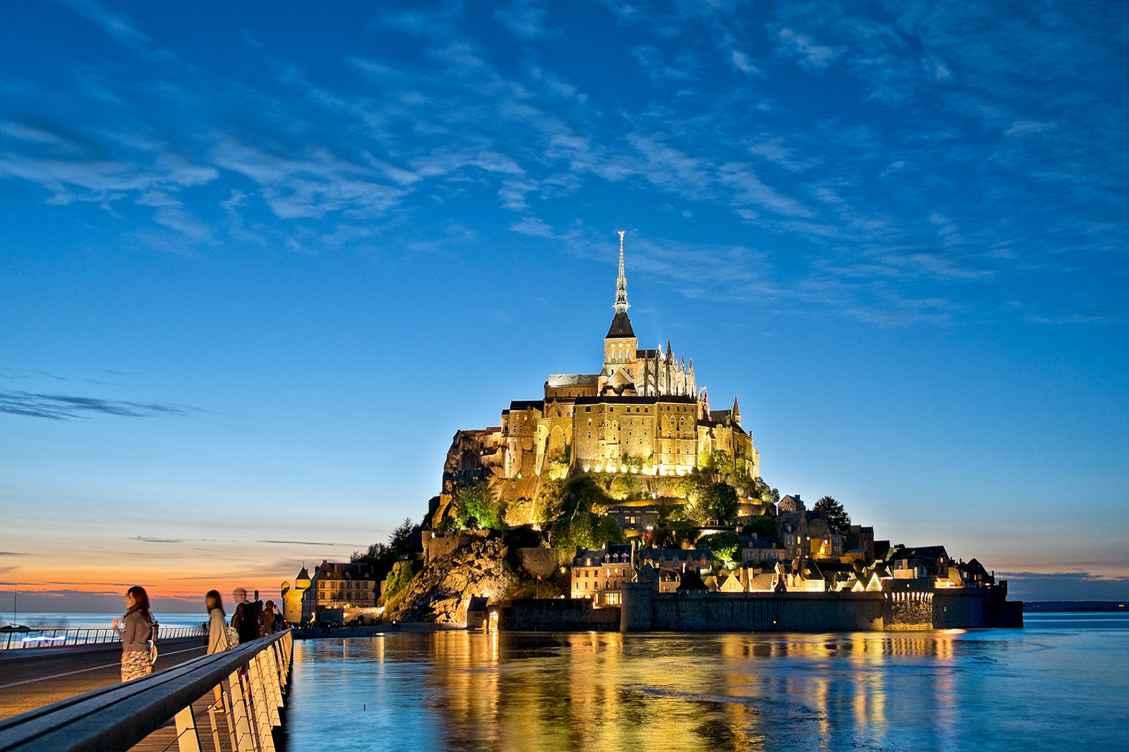 Núi thánh Mont Saint-Michel - Địa điểm du lịch nổi tiếng ở Pháp 01