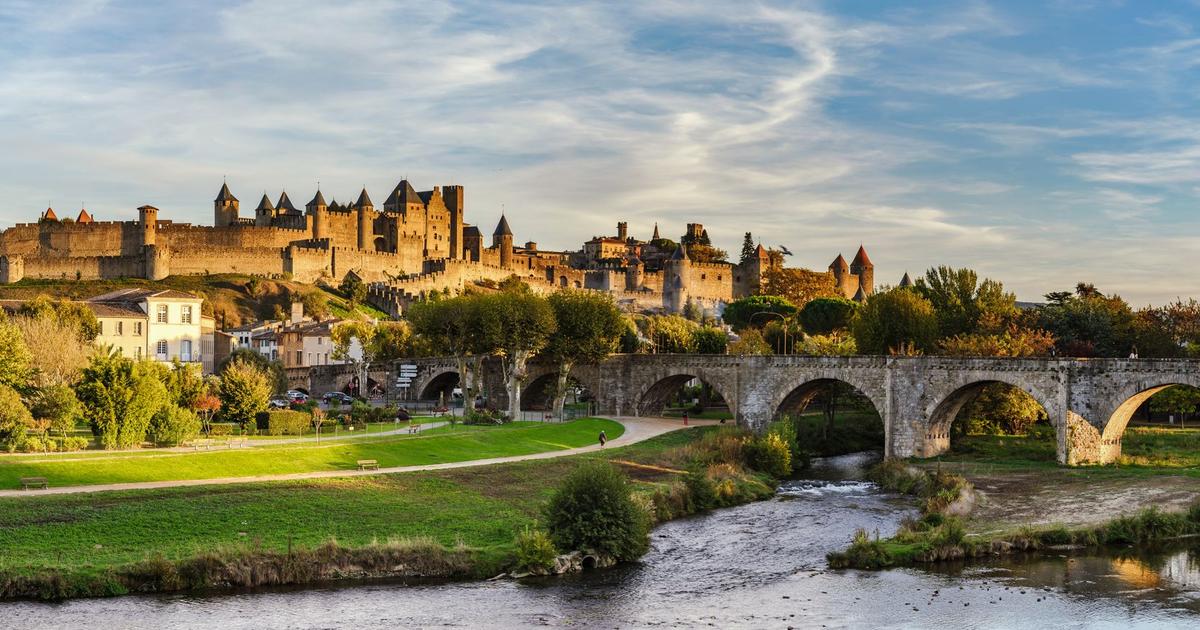 Thị trấn Carcassonne - Địa điểm tham quan nổi tiếng của Pháp 01