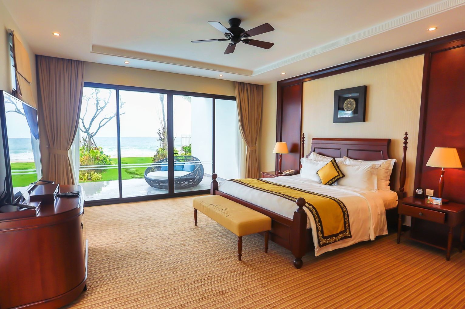 /files/images/VinpearlResort%26GolfPhuQuoc/VPQR_%20VILLAS_BED%20ROOM.jpg