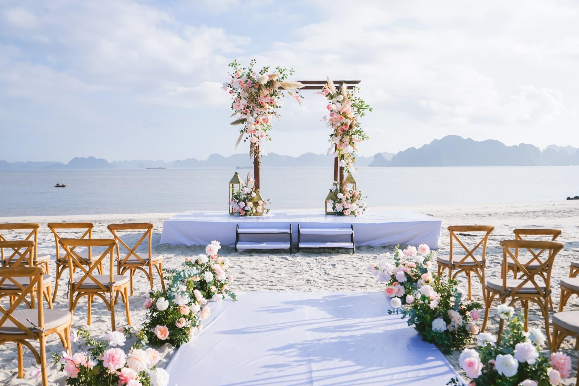 Tổ chức tiệc cưới ngoài trời tại Vinpearl Hạ Long