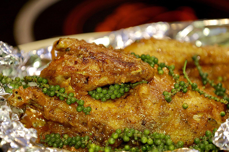 Gà đồi hấp tiêu xanh Gà đồi hấp tiêu xanh