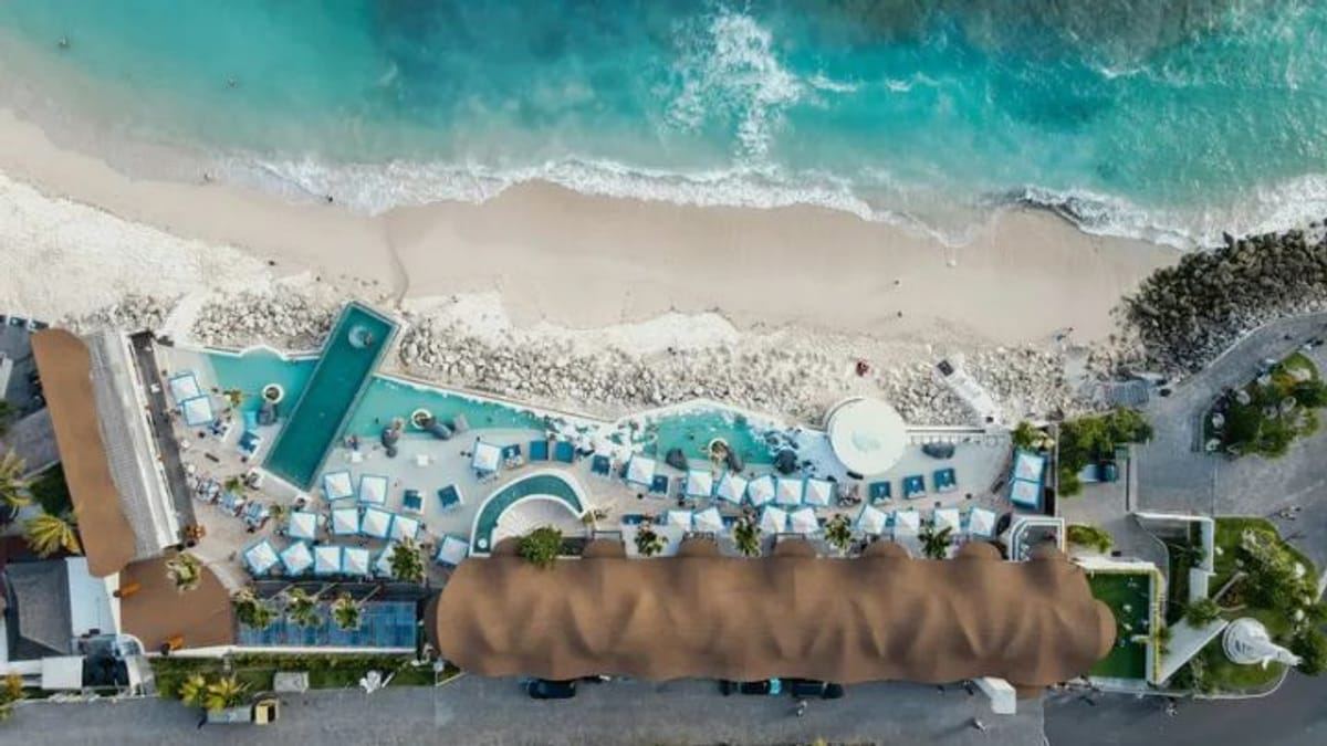 White Rock Beach Club – Quán bar bãi biển đẹp ở Bali 01