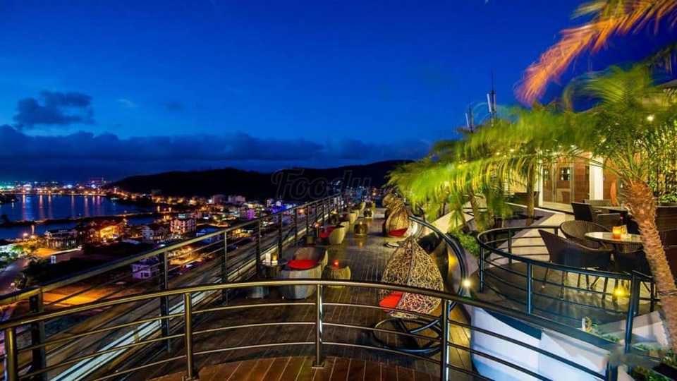 Sky Bar - Khách sạn Royal Lotus